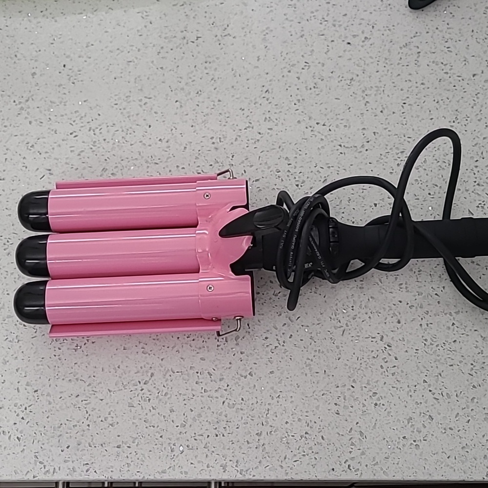Babe waves 3 barrel waver